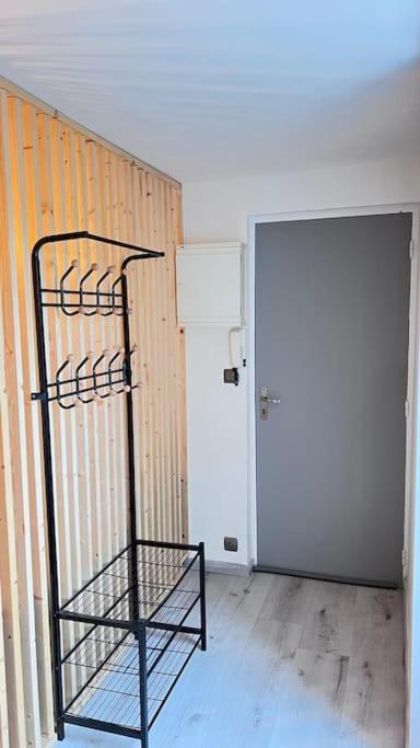 Logement Moderne Au Coeur Du Village Saint-Georges-de-Luzençon Exterior foto