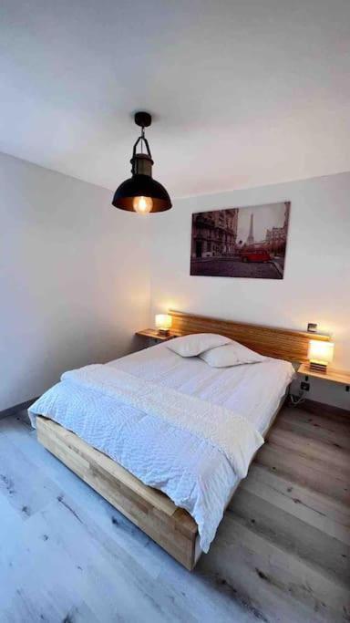 Logement Moderne Au Coeur Du Village Saint-Georges-de-Luzençon Exterior foto